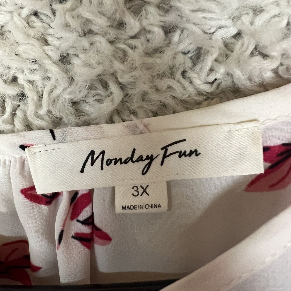 Monday Fun Blouse Womens 3X White Pink Red Floral Short Sleeve Flowy Summer - Picture 3 of 8